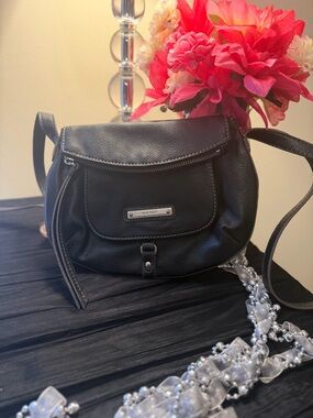 Nine West Black Pebbled Vegan Leather Crossbody Bag Foldover Flap Pocket Purse